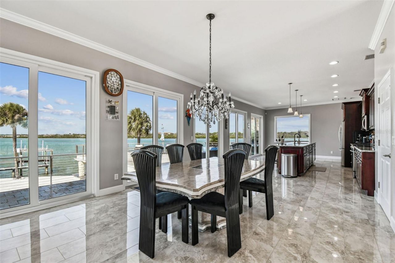 582 Johns Pass Avenue, Madeira Beach, FL 33708 Photo