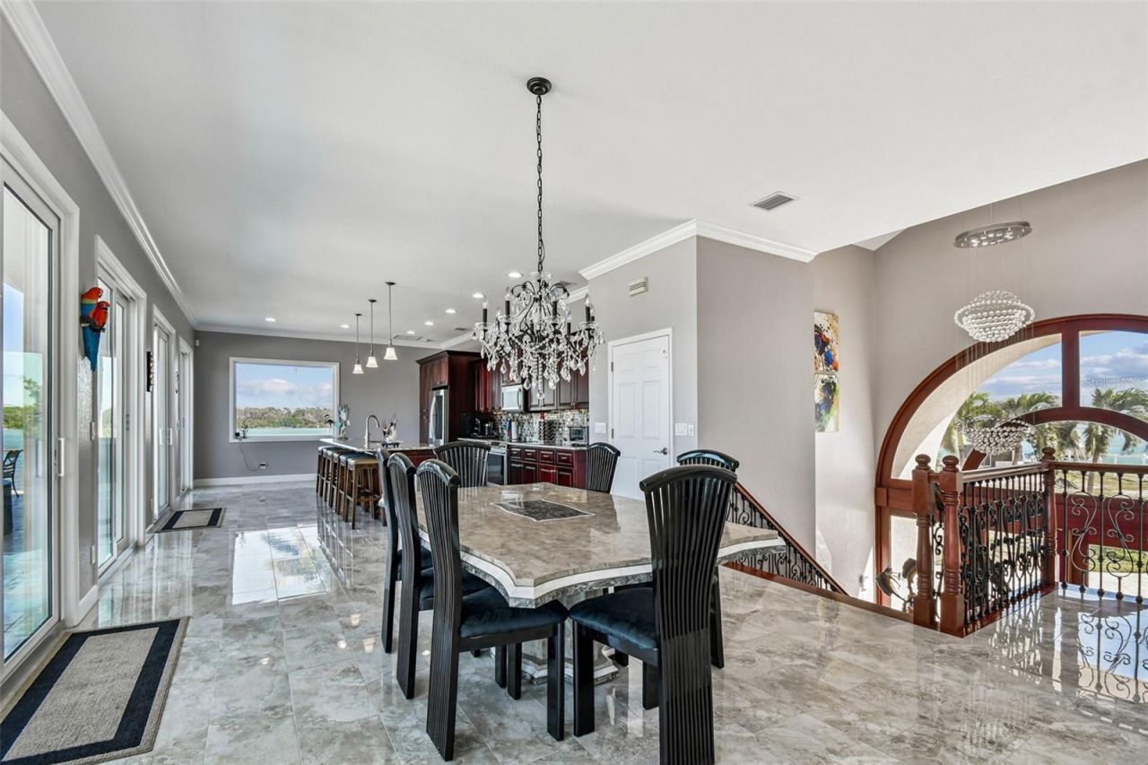 582 Johns Pass Avenue, Madeira Beach, FL 33708 Photo