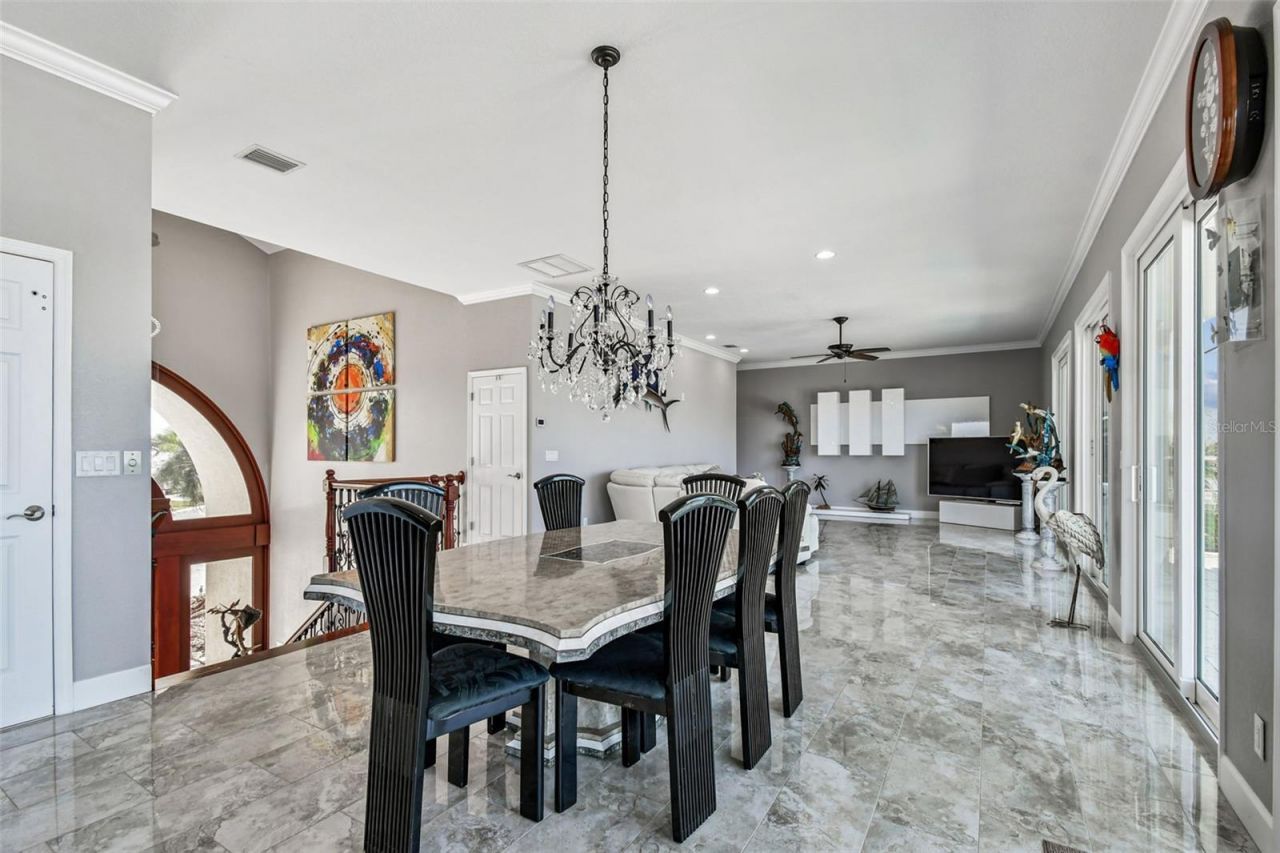 582 Johns Pass Avenue, Madeira Beach, FL 33708 Photo