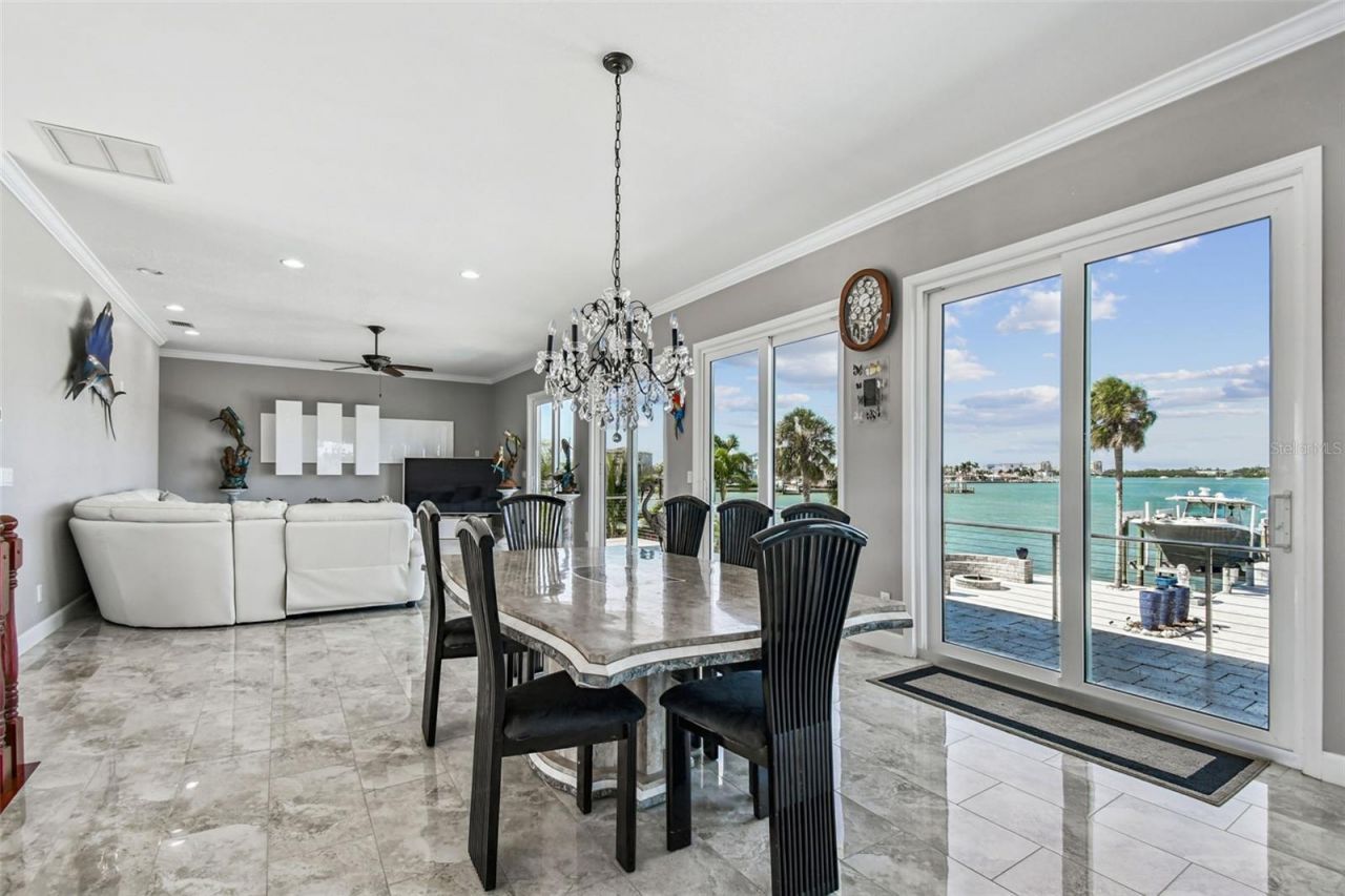 582 Johns Pass Avenue, Madeira Beach, FL 33708 Photo