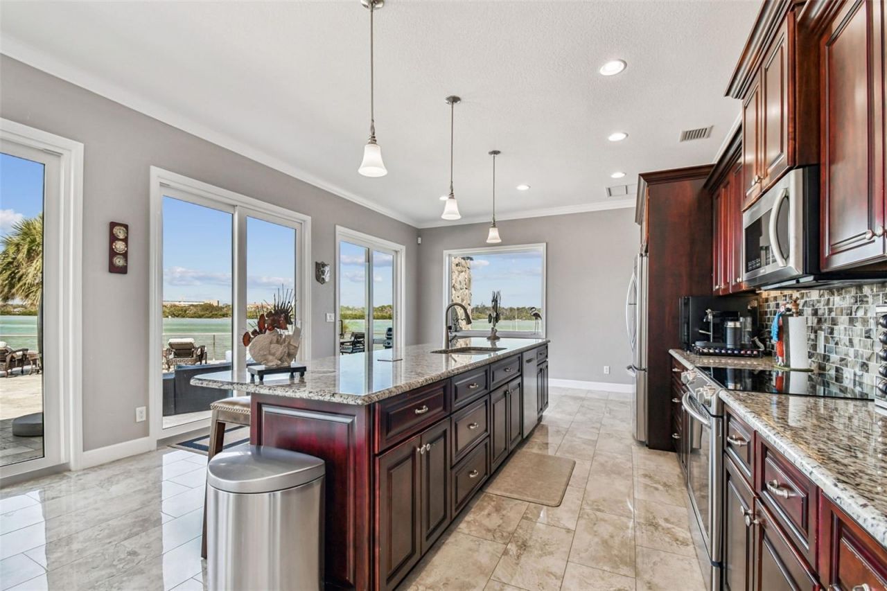 582 Johns Pass Avenue, Madeira Beach, FL 33708 Photo