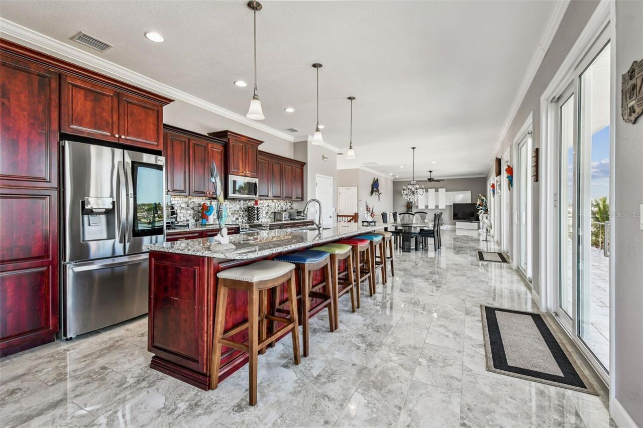 582 Johns Pass Avenue, Madeira Beach, FL 33708 Photo