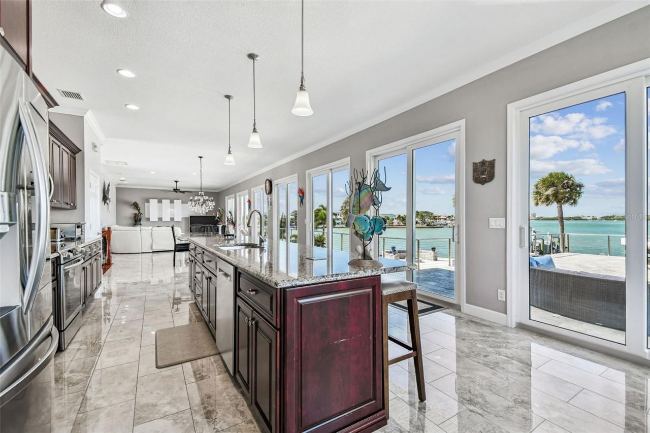 582 Johns Pass Avenue, Madeira Beach, FL 33708 Photo