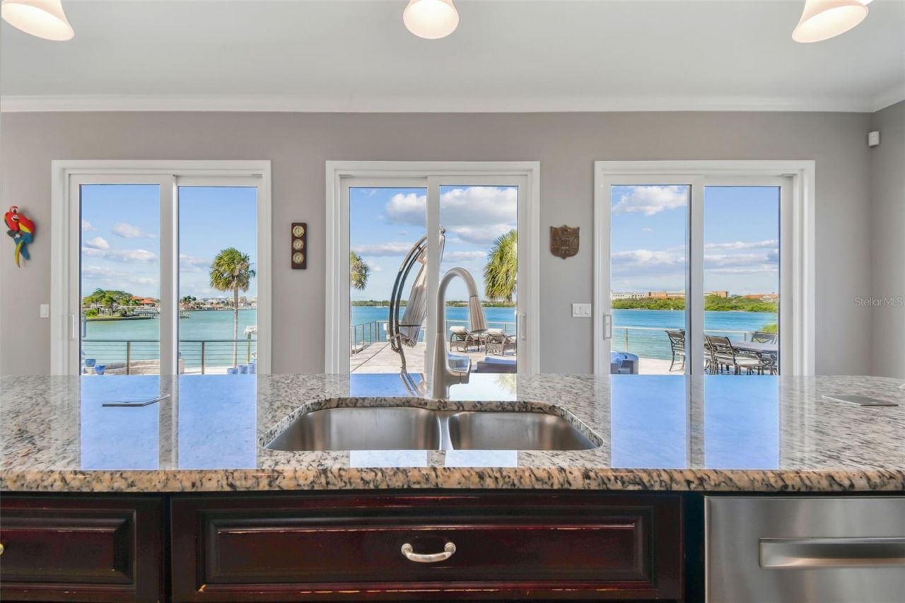 582 Johns Pass Avenue, Madeira Beach, FL 33708 Photo