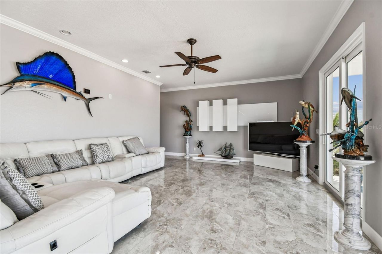 582 Johns Pass Avenue, Madeira Beach, FL 33708 Photo