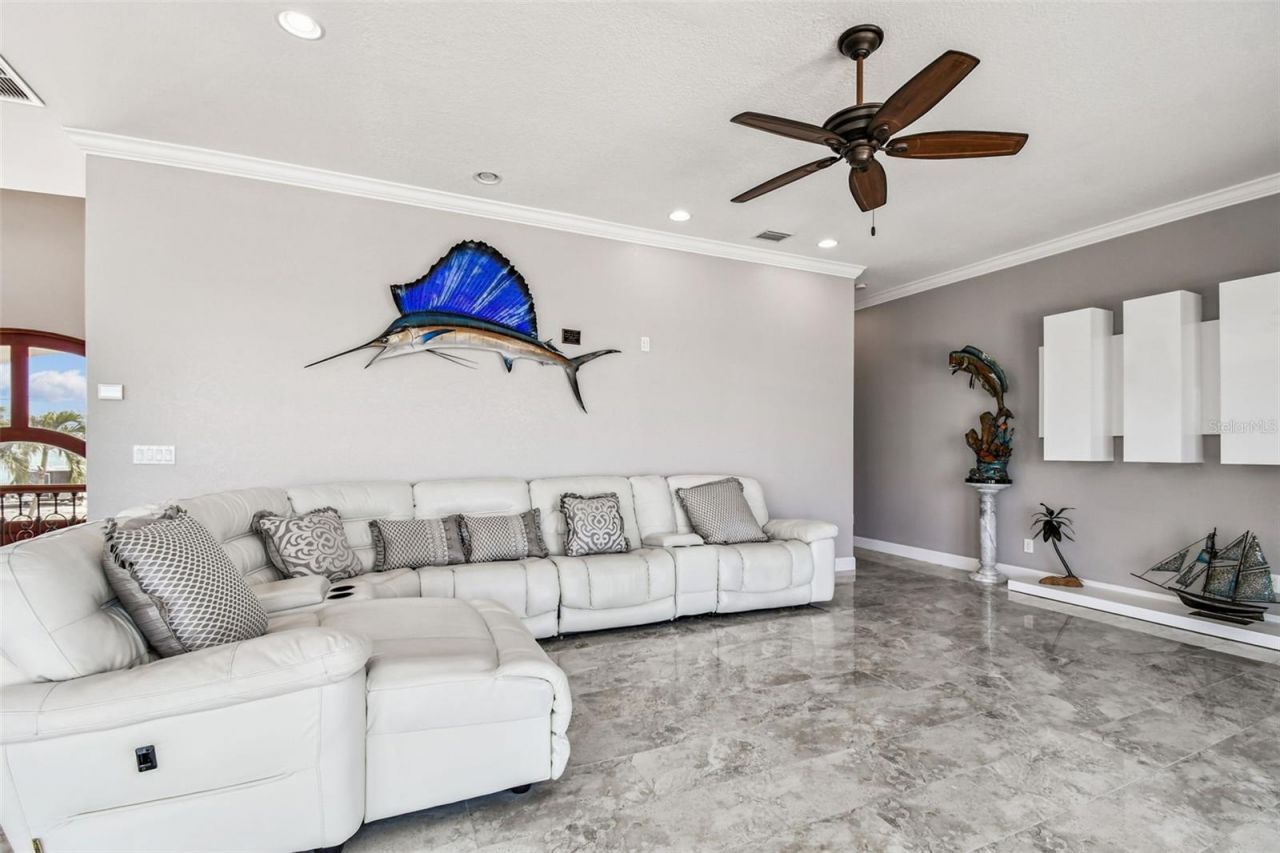 582 Johns Pass Avenue, Madeira Beach, FL 33708 Photo