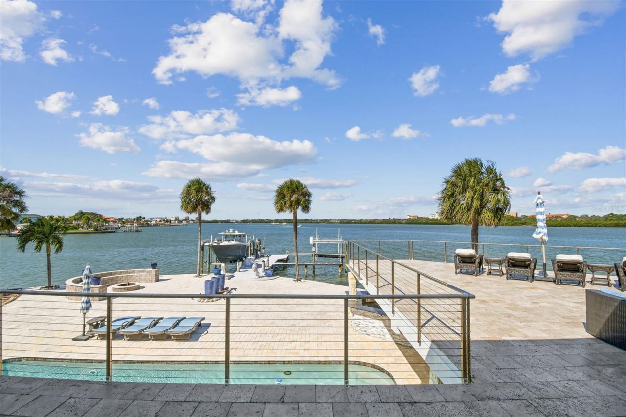 582 Johns Pass Avenue, Madeira Beach, FL 33708 Photo