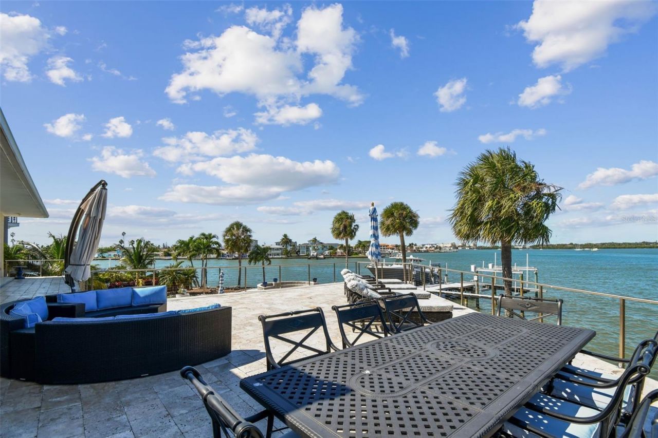 582 Johns Pass Avenue, Madeira Beach, FL 33708 Photo