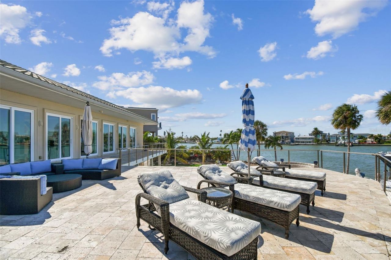 582 Johns Pass Avenue, Madeira Beach, FL 33708 Photo