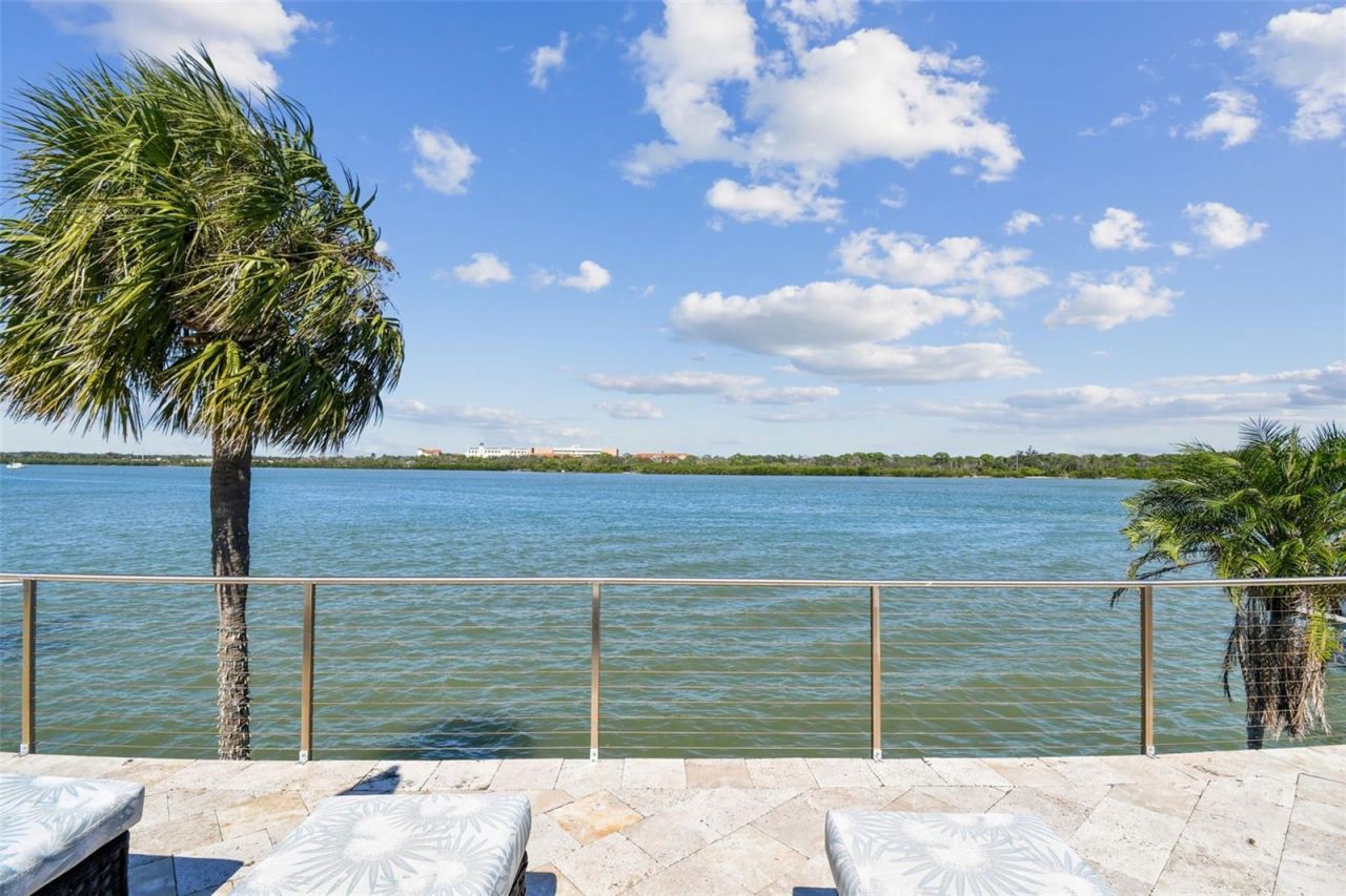 582 Johns Pass Avenue, Madeira Beach, FL 33708 Photo