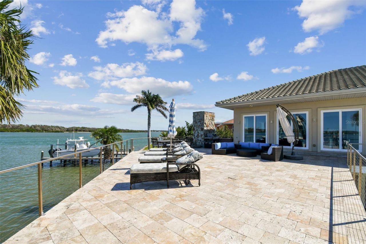 582 Johns Pass Avenue, Madeira Beach, FL 33708 Photo