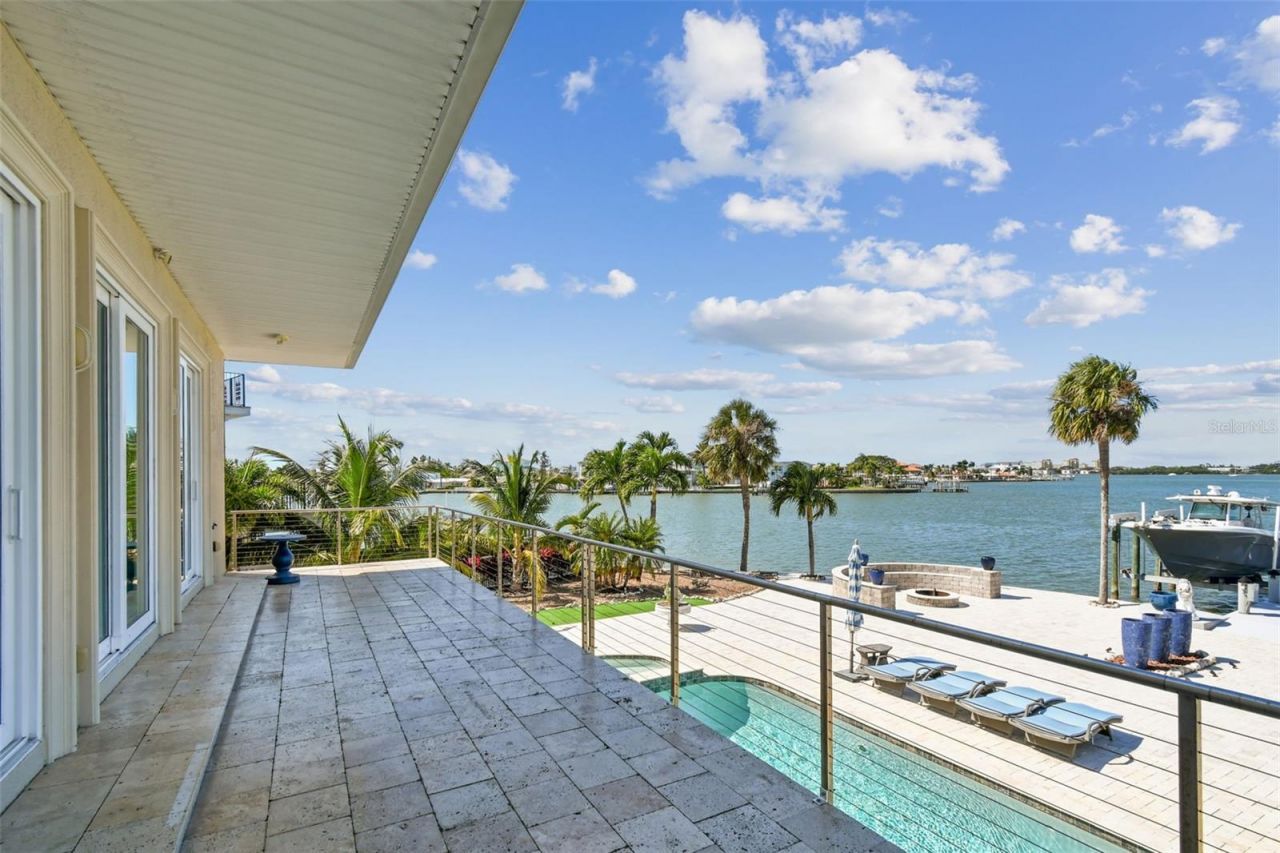 582 Johns Pass Avenue, Madeira Beach, FL 33708 Photo