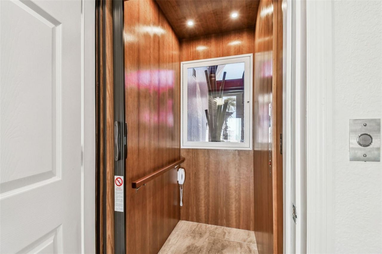 582 Johns Pass Avenue, Madeira Beach, FL 33708 Photo