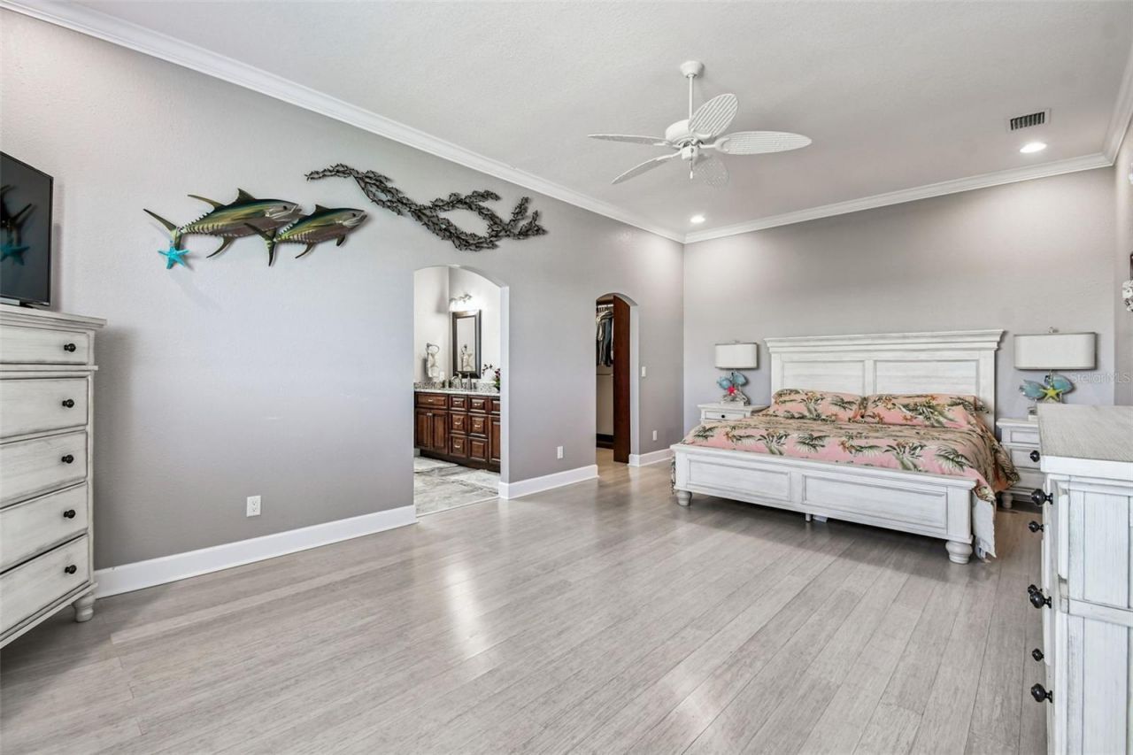 582 Johns Pass Avenue, Madeira Beach, FL 33708 Photo