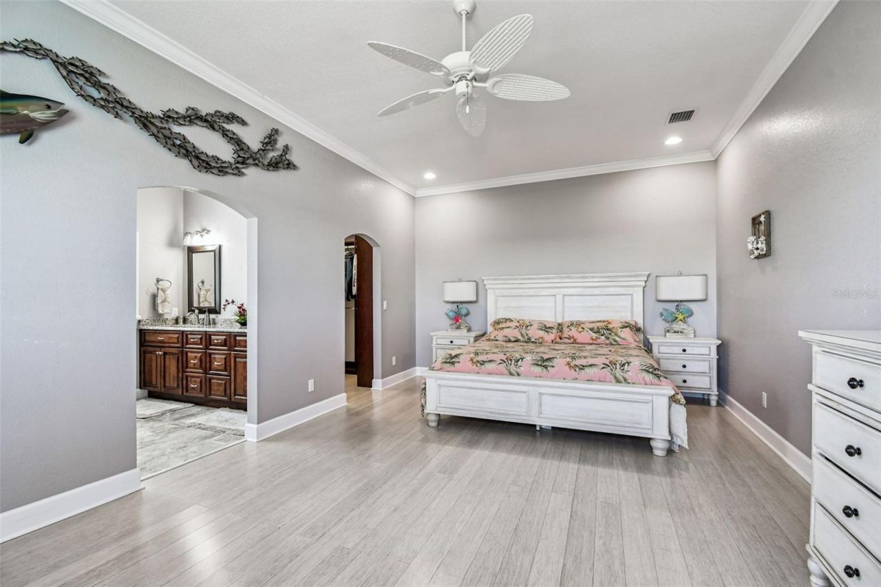 582 Johns Pass Avenue, Madeira Beach, FL 33708 Photo