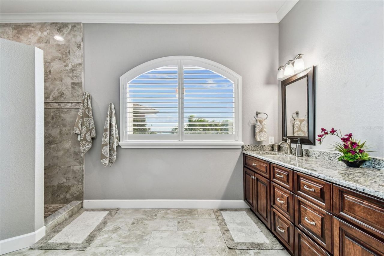 582 Johns Pass Avenue, Madeira Beach, FL 33708 Photo