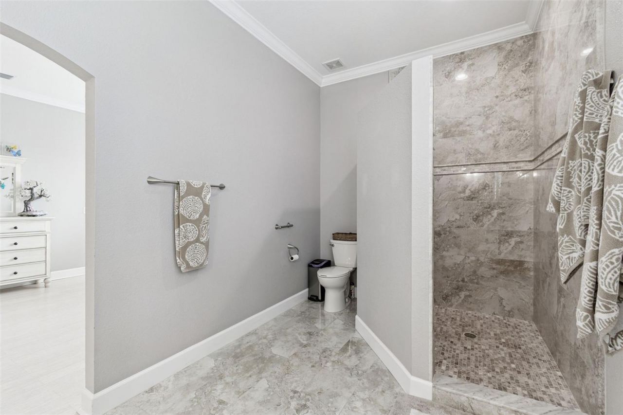 582 Johns Pass Avenue, Madeira Beach, FL 33708 Photo