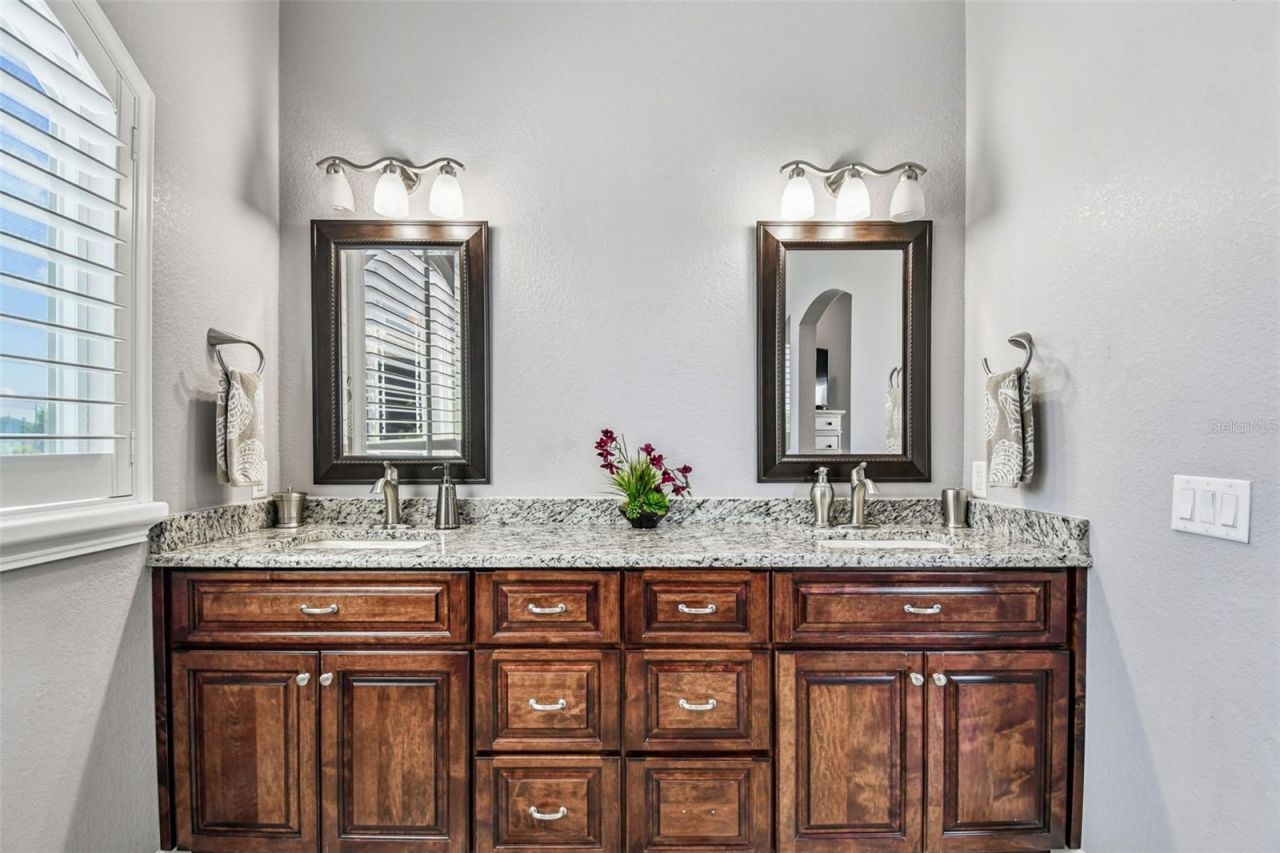 582 Johns Pass Avenue, Madeira Beach, FL 33708 Photo