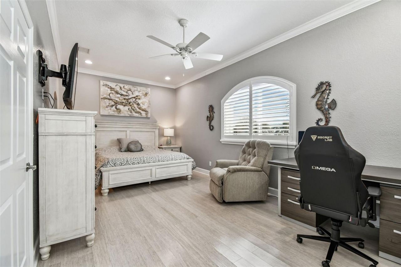 582 Johns Pass Avenue, Madeira Beach, FL 33708 Photo