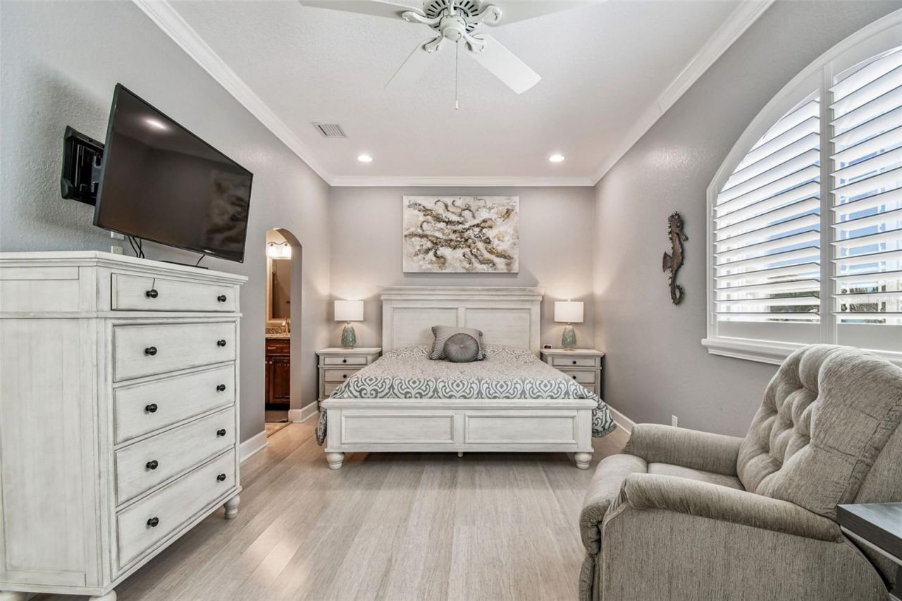 582 Johns Pass Avenue, Madeira Beach, FL 33708 Photo