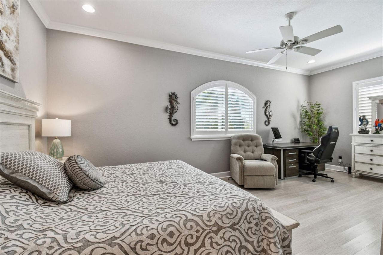 582 Johns Pass Avenue, Madeira Beach, FL 33708 Photo