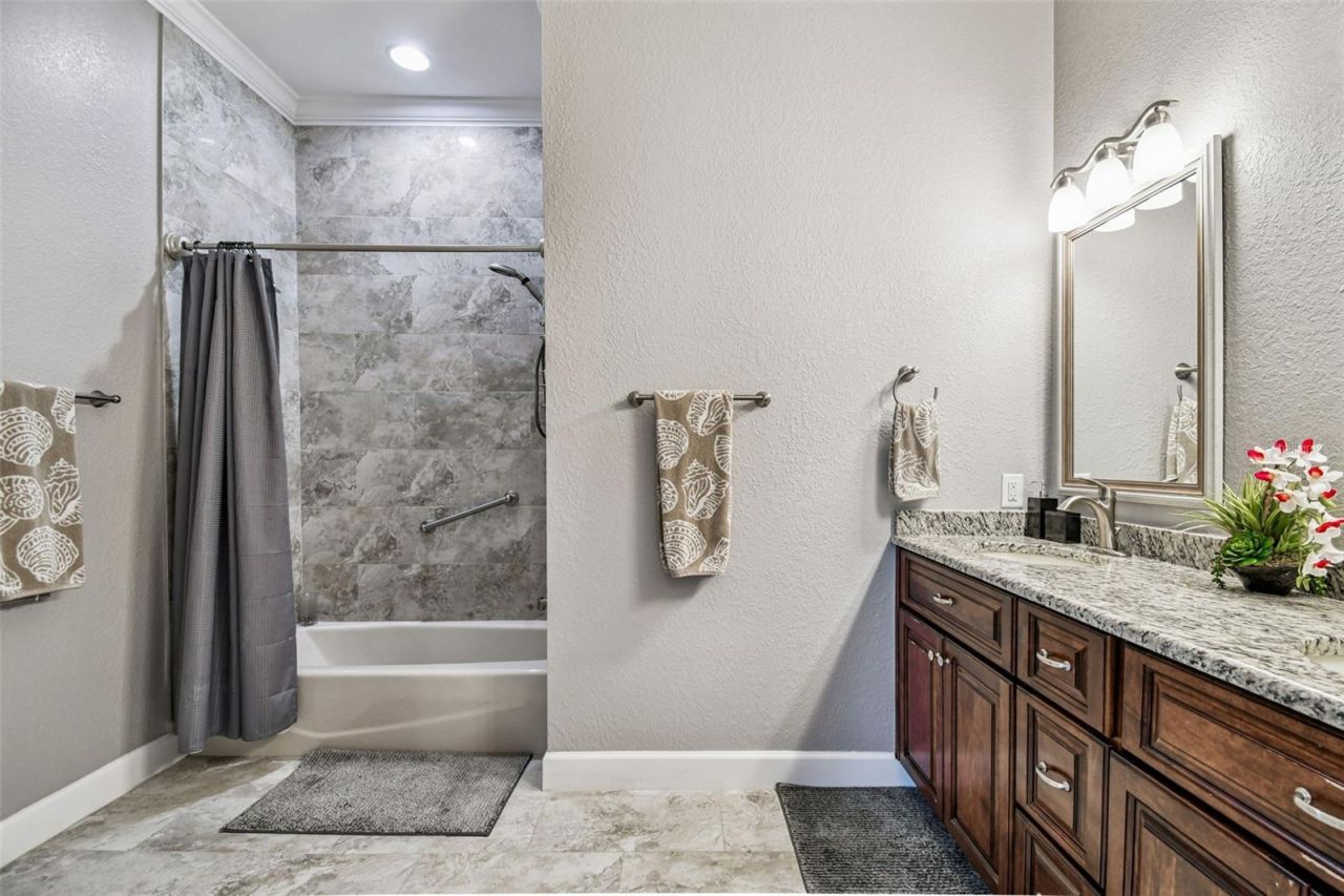 582 Johns Pass Avenue, Madeira Beach, FL 33708 Photo