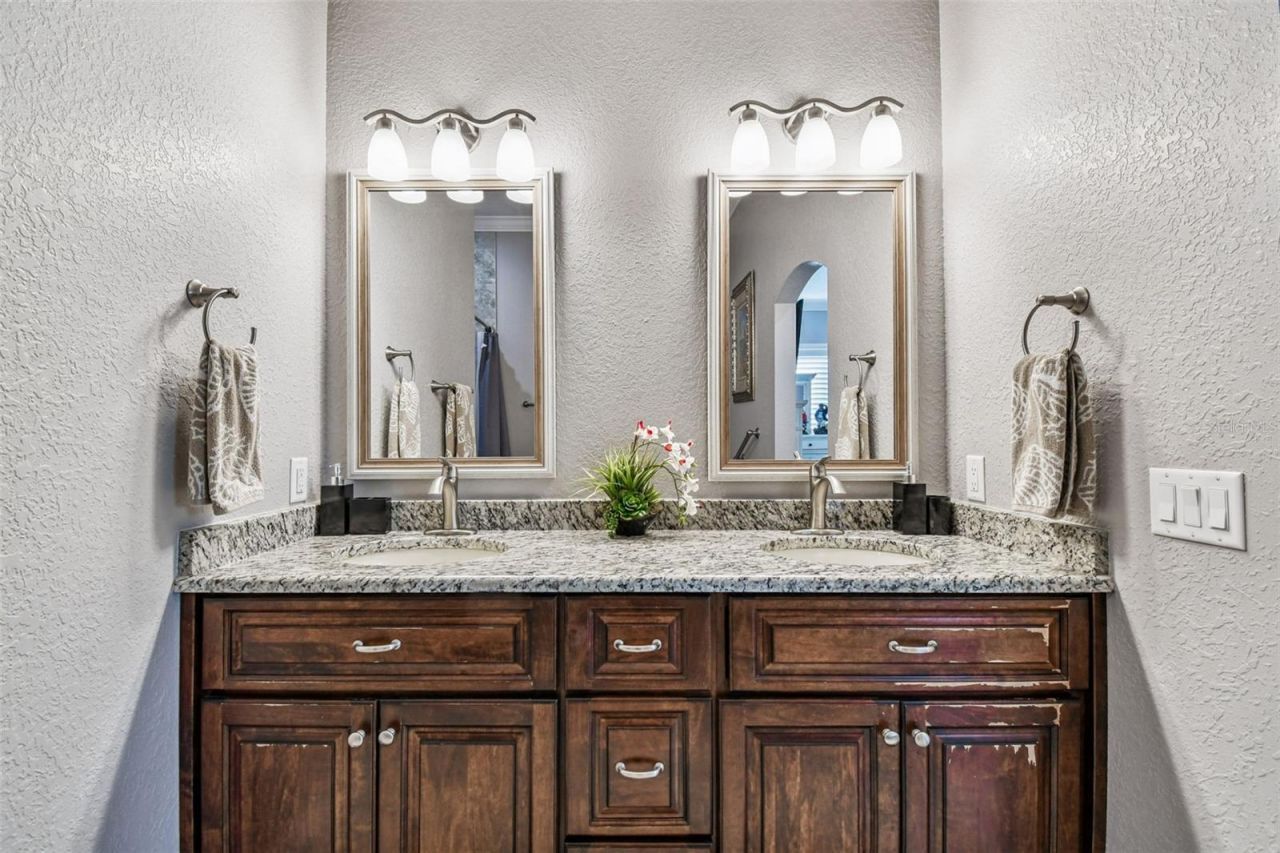 582 Johns Pass Avenue, Madeira Beach, FL 33708 Photo