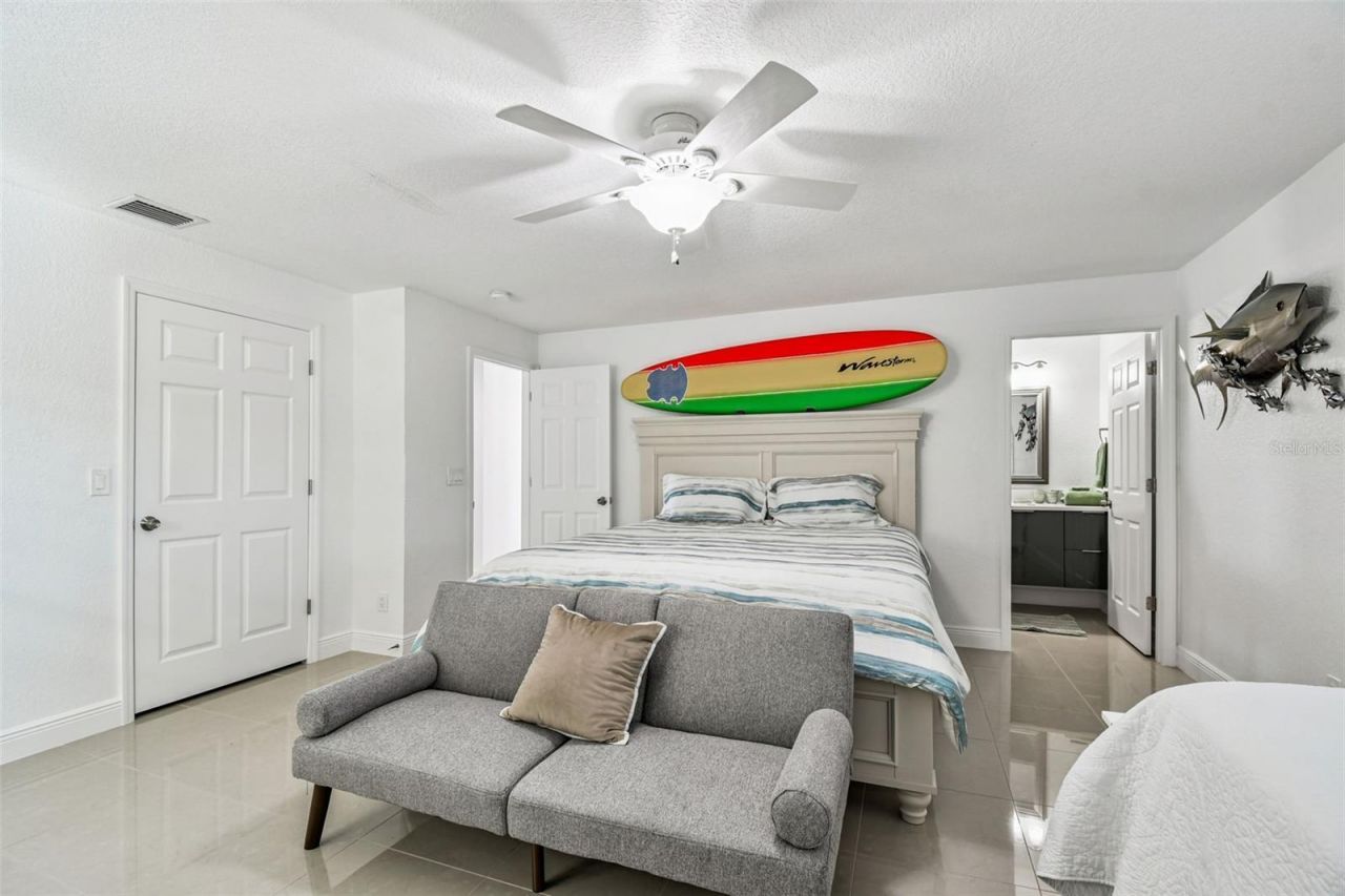 582 Johns Pass Avenue, Madeira Beach, FL 33708 Photo