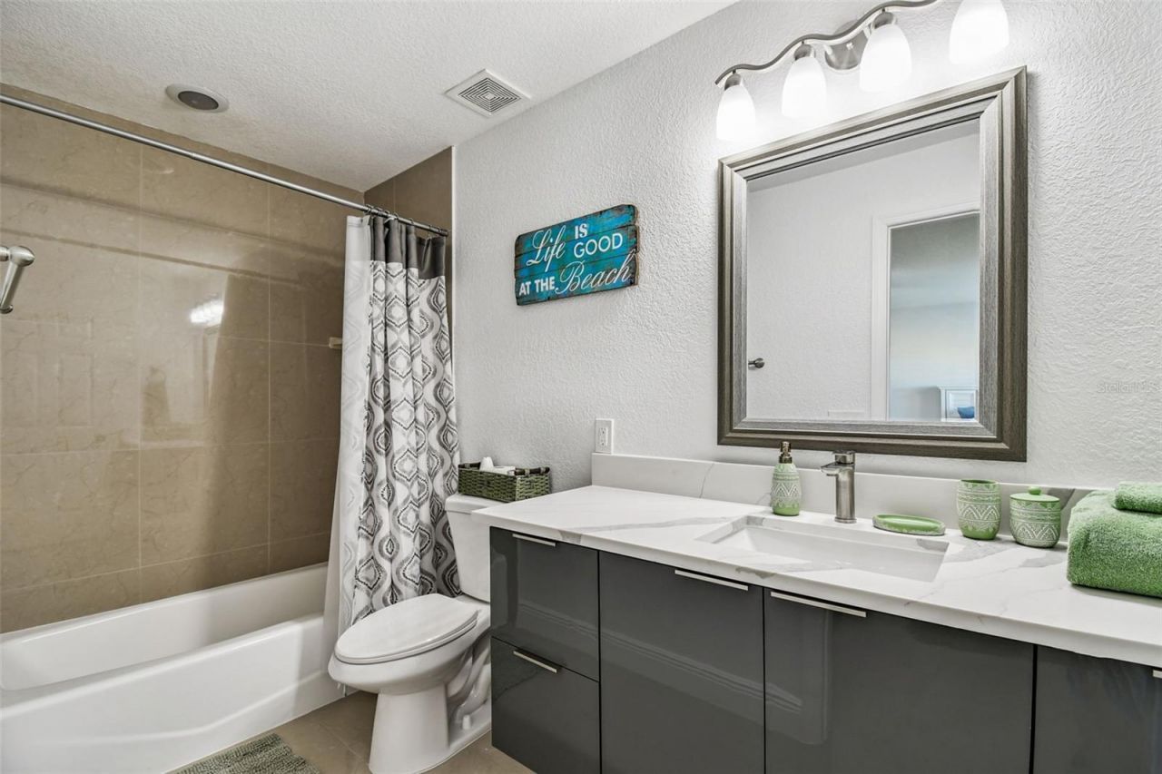 582 Johns Pass Avenue, Madeira Beach, FL 33708 Photo