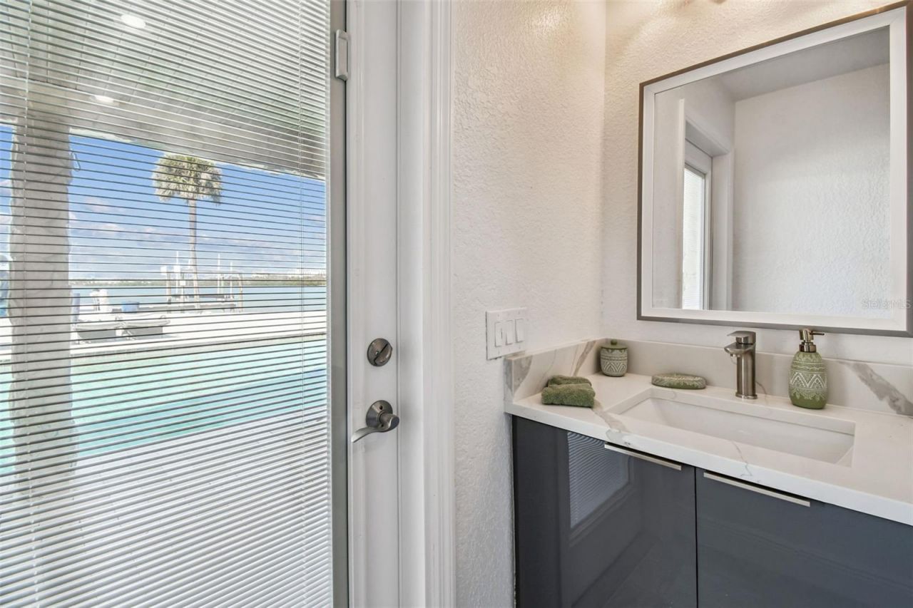 582 Johns Pass Avenue, Madeira Beach, FL 33708 Photo