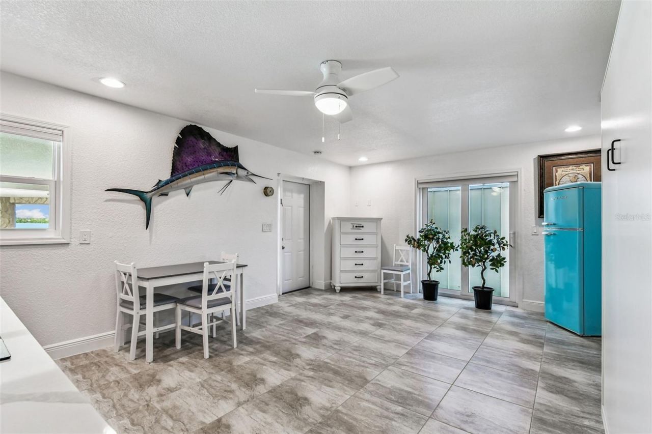 582 Johns Pass Avenue, Madeira Beach, FL 33708 Photo