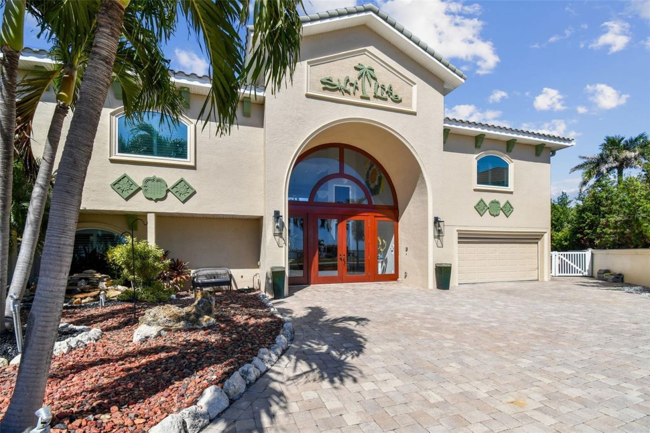 582 Johns Pass Avenue, Madeira Beach, FL 33708 Photo