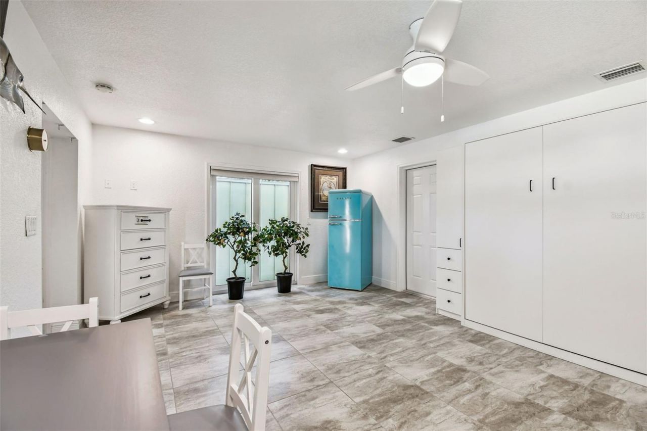 582 Johns Pass Avenue, Madeira Beach, FL 33708 Photo