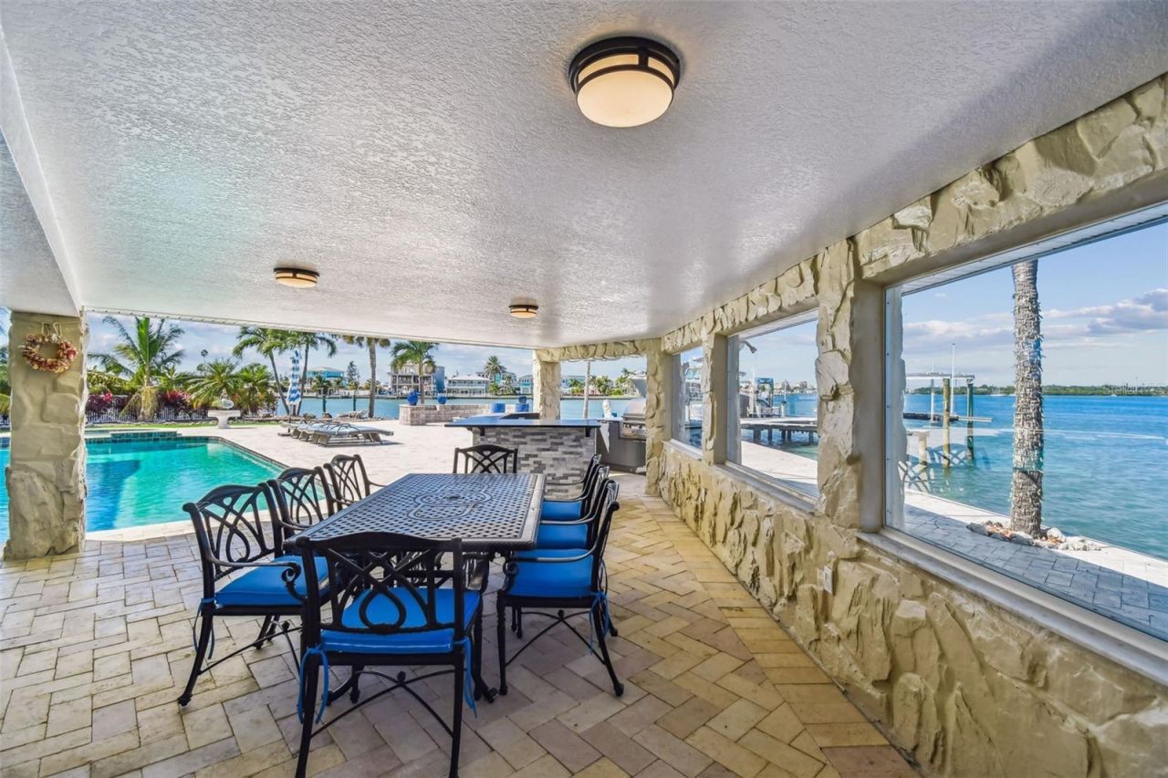 582 Johns Pass Avenue, Madeira Beach, FL 33708 Photo