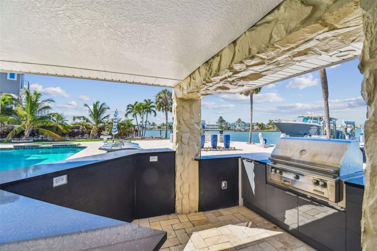 582 Johns Pass Avenue, Madeira Beach, FL 33708 Photo