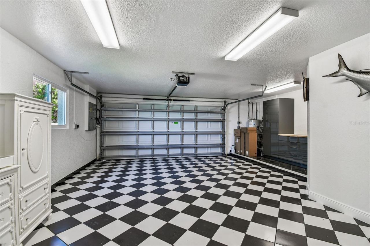 582 Johns Pass Avenue, Madeira Beach, FL 33708 Photo