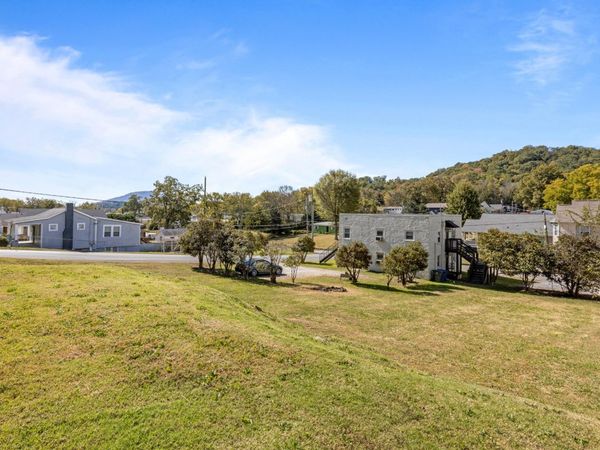 9 Sawyer Street, Chattanooga, TN 37405