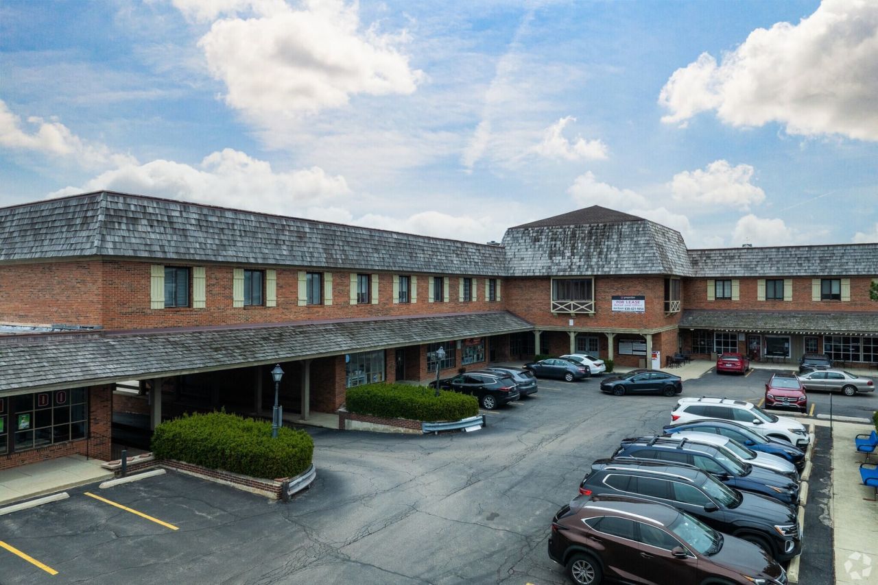 106 Barrington Commons Court, Barrington, IL 60010