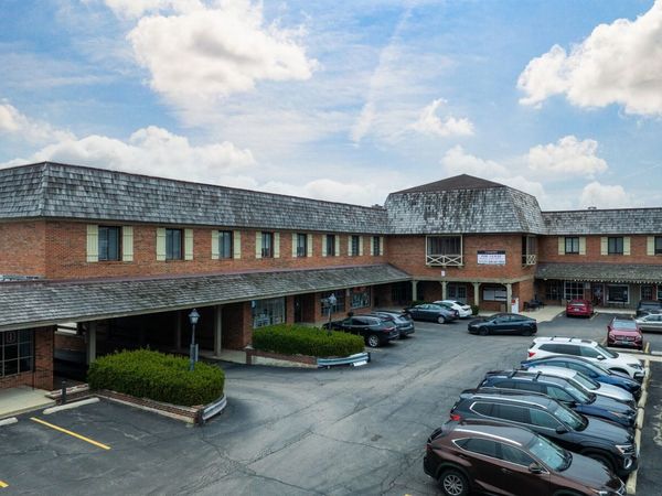 106 Barrington Commons Court, Barrington, IL 60010