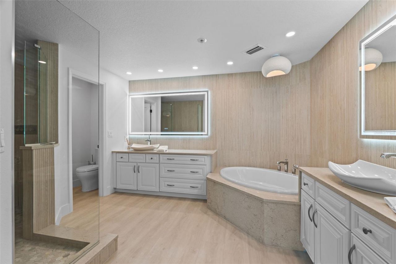 1260 Dolphin Bay Way, Unit 301, Sarasota, FL 34242 Photo