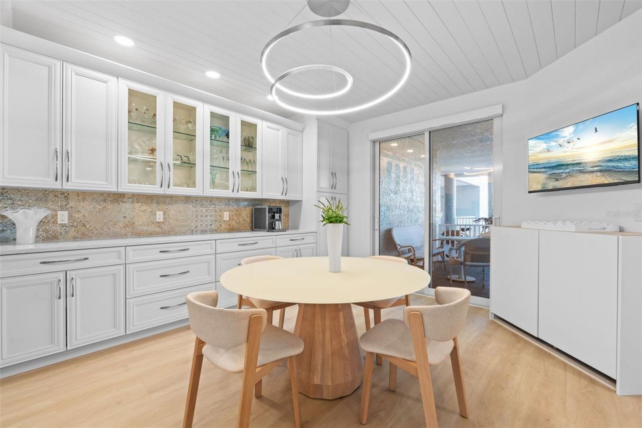 1260 Dolphin Bay Way, Unit 301, Sarasota, FL 34242 Photo