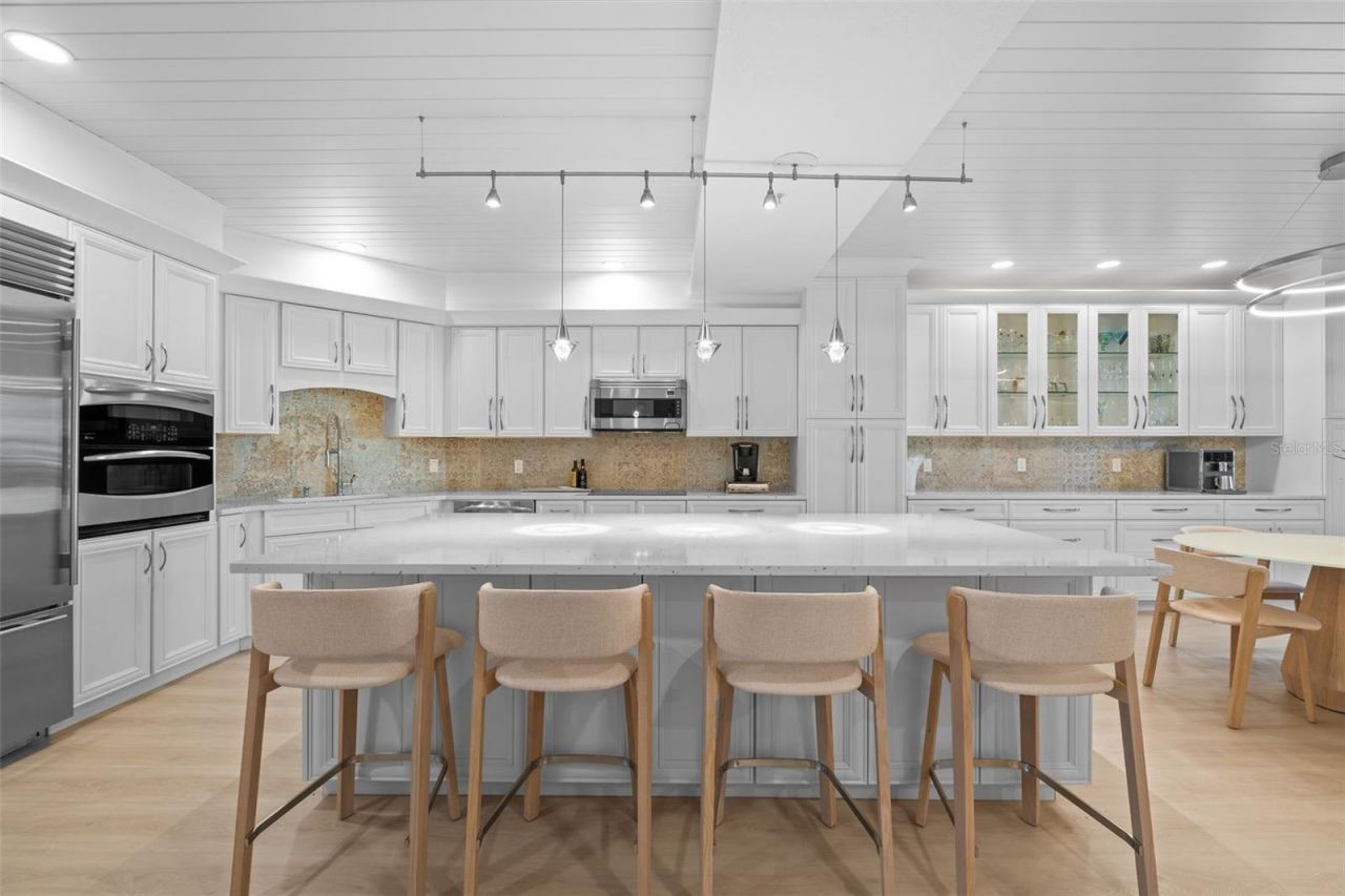 1260 Dolphin Bay Way, Unit 301, Sarasota, FL 34242 Photo