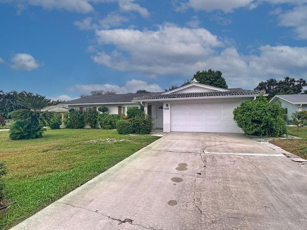 11320 CURRIE LANE, LARGO, FL 33774