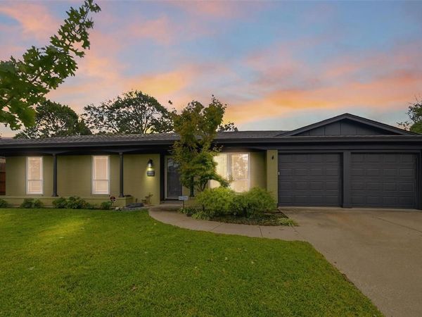 2105 Rockmoor Drive, Edgecliff Village, TX 76134