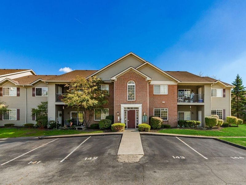 1870 Berrancher Drive, Columbus, OH 43228 Photo 2