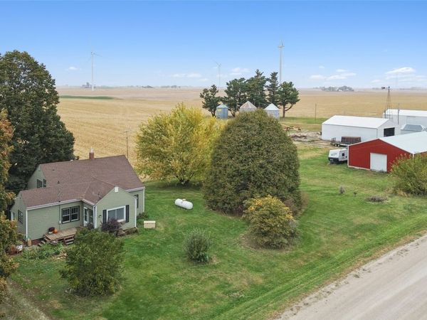 1495 Hickory Avenue, New Sharon, IA 50207