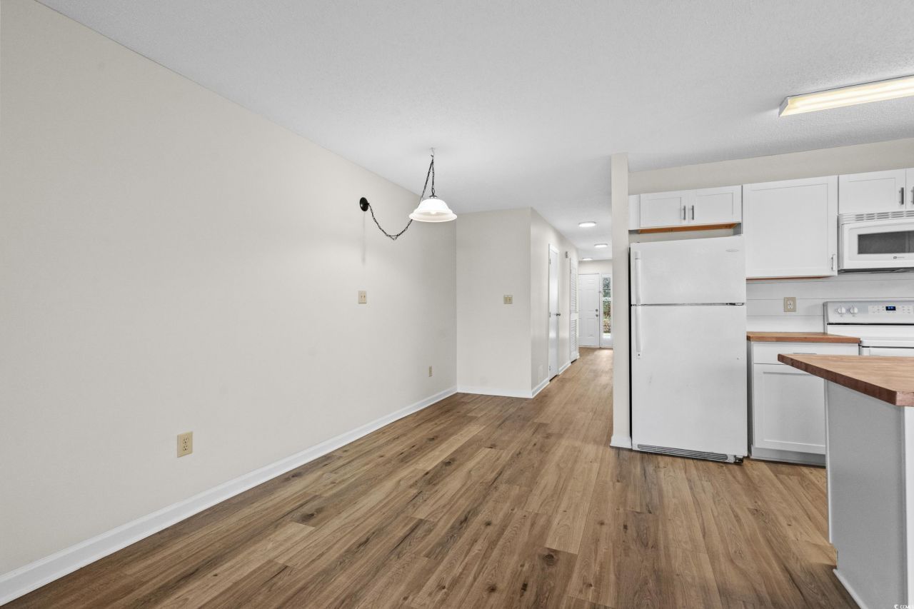 1870 Auburn Ln. Photo 9