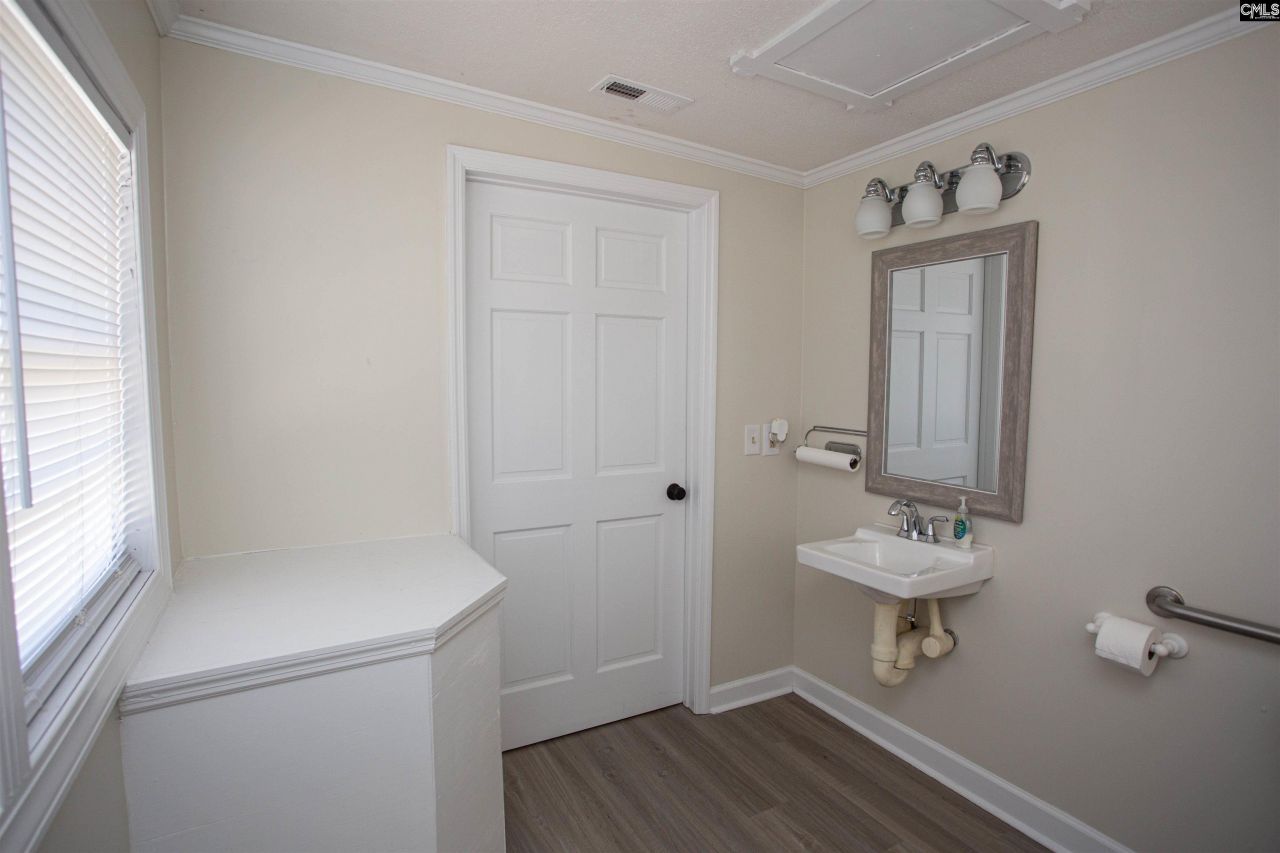 306 Hampton Park Photo 13