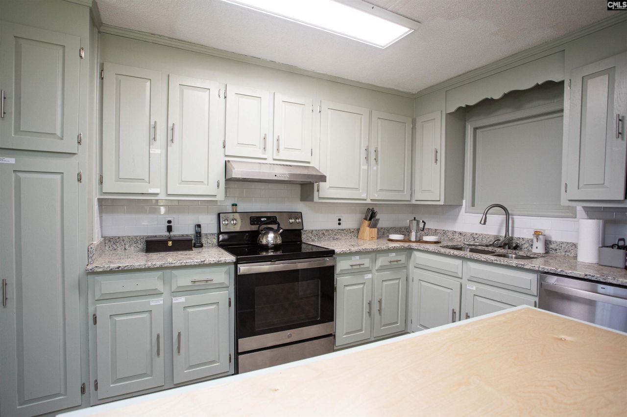 306 Hampton Park Photo 9