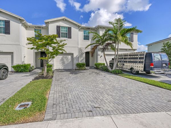 6933 Harbours Edge Avenue, Lake Worth, FL 33467